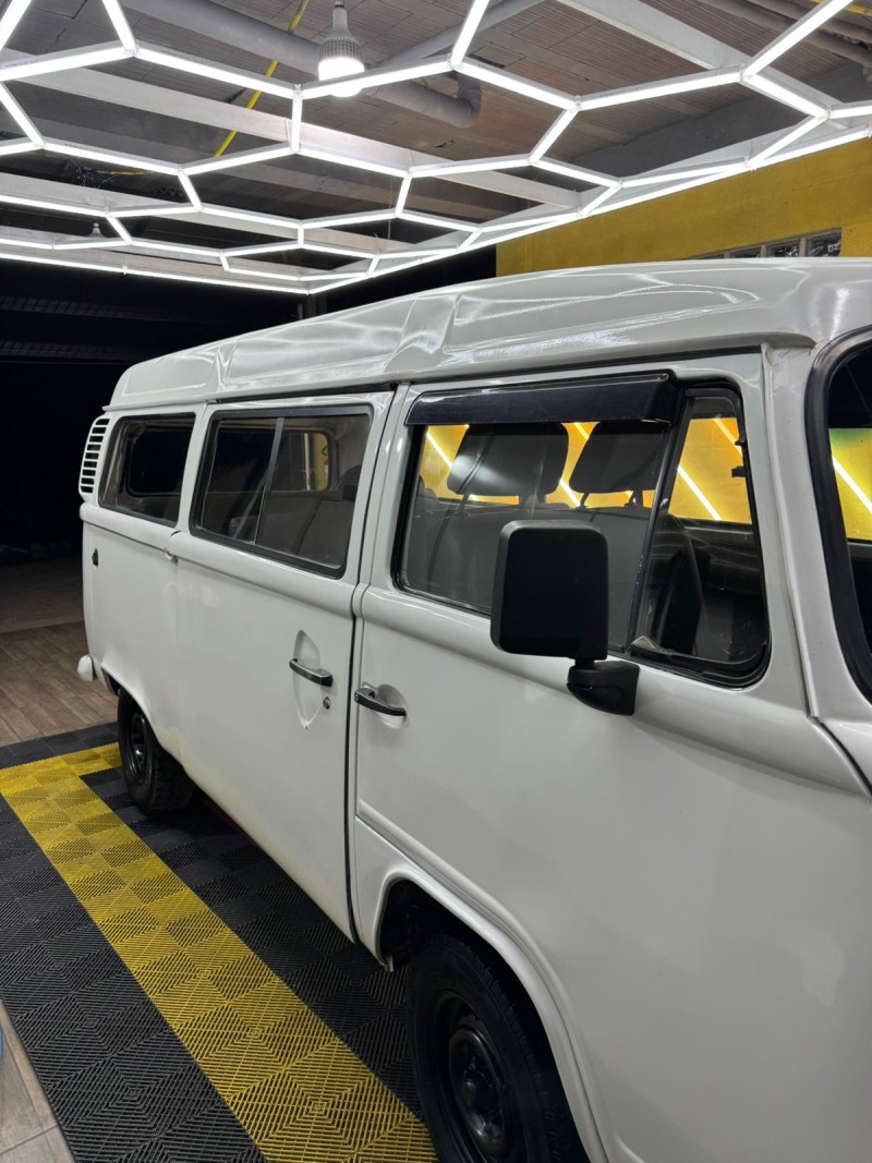 KOMBI 1.4 MI STD LOTAÇÃO 8V FLEX 3P MANUAL - 2010 - FARROUPILHA