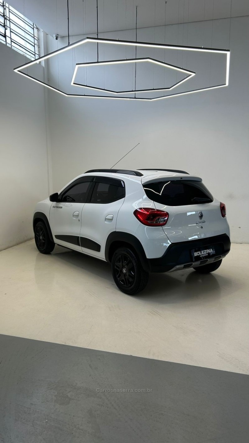 KWID 1.0 12V OUTSIDER FLEX 4P MANUAL - 2022 - NOVO HAMBURGO