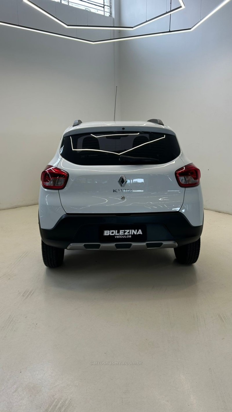KWID 1.0 12V OUTSIDER FLEX 4P MANUAL - 2022 - NOVO HAMBURGO
