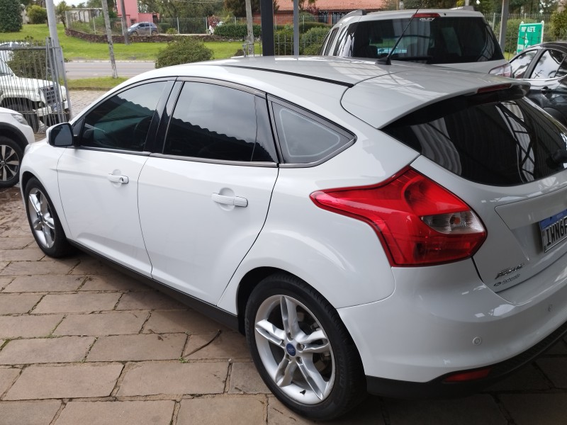 FOCUS 2.0 SE 16V FLEX 4P AUTOMÁTICO - 2015 - VERANóPOLIS