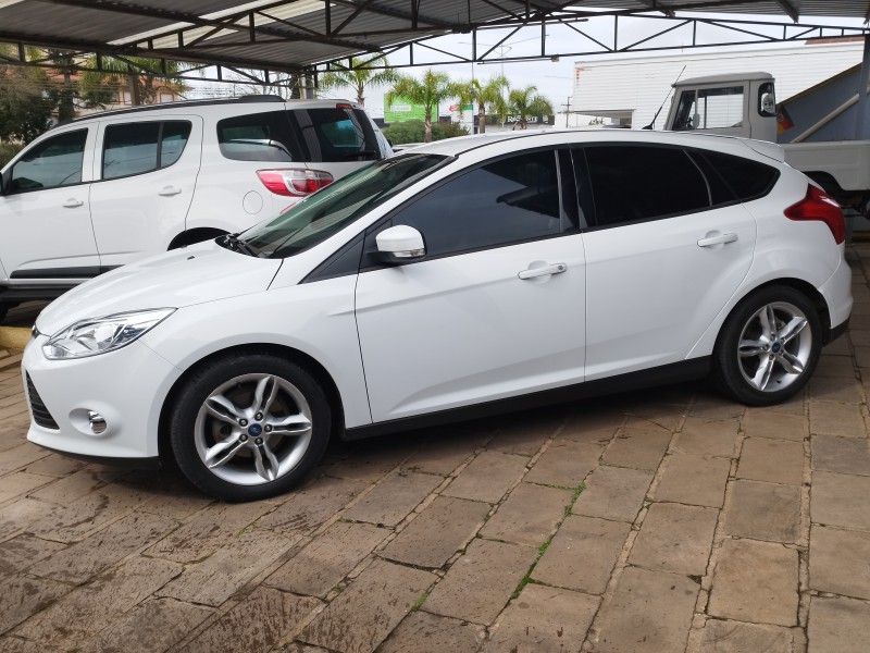 FOCUS 2.0 SE 16V FLEX 4P AUTOMÁTICO - 2015 - VERANóPOLIS