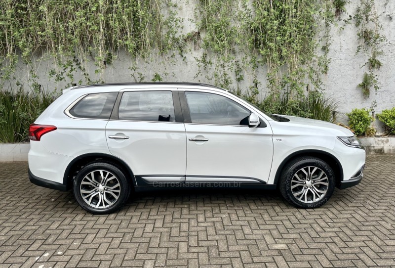 OUTLANDER 3.0 GT 4X4 V6 24V GASOLINA 4P AUTOMÁTICO - 2016 - SAPIRANGA