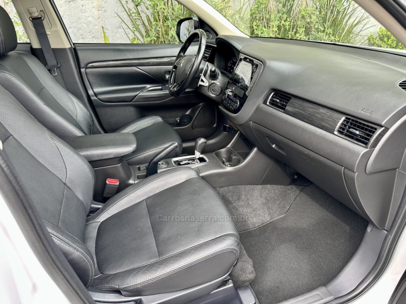 OUTLANDER 3.0 GT 4X4 V6 24V GASOLINA 4P AUTOMÁTICO - 2016 - SAPIRANGA
