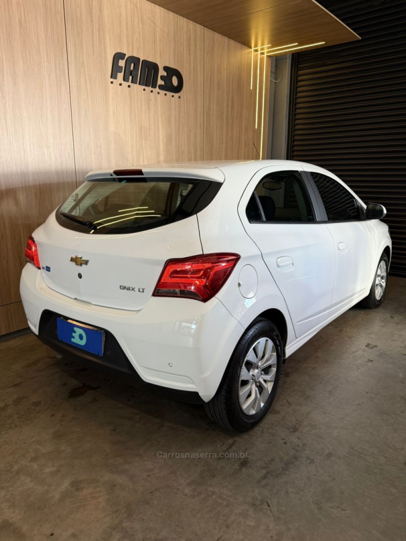 ONIX 1.0 LT 12V FLEX 4P MANUAL - 2017 - LAJEADO