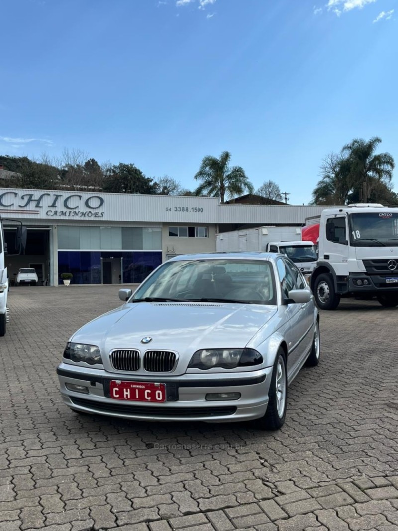 325I 2.5 SEDAN 24V GASOLINA 4P AUTOMÁTICO - 2001 - GARIBALDI