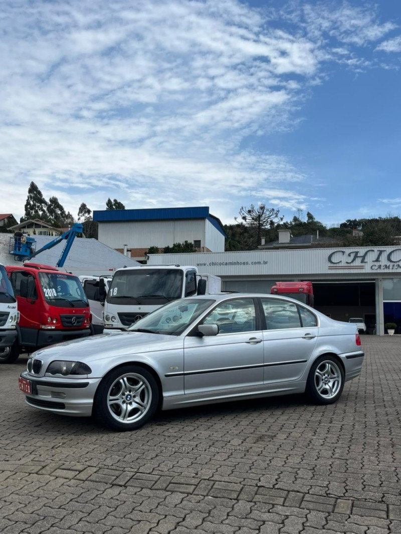 325I 2.5 SEDAN 24V GASOLINA 4P AUTOMÁTICO - 2001 - GARIBALDI