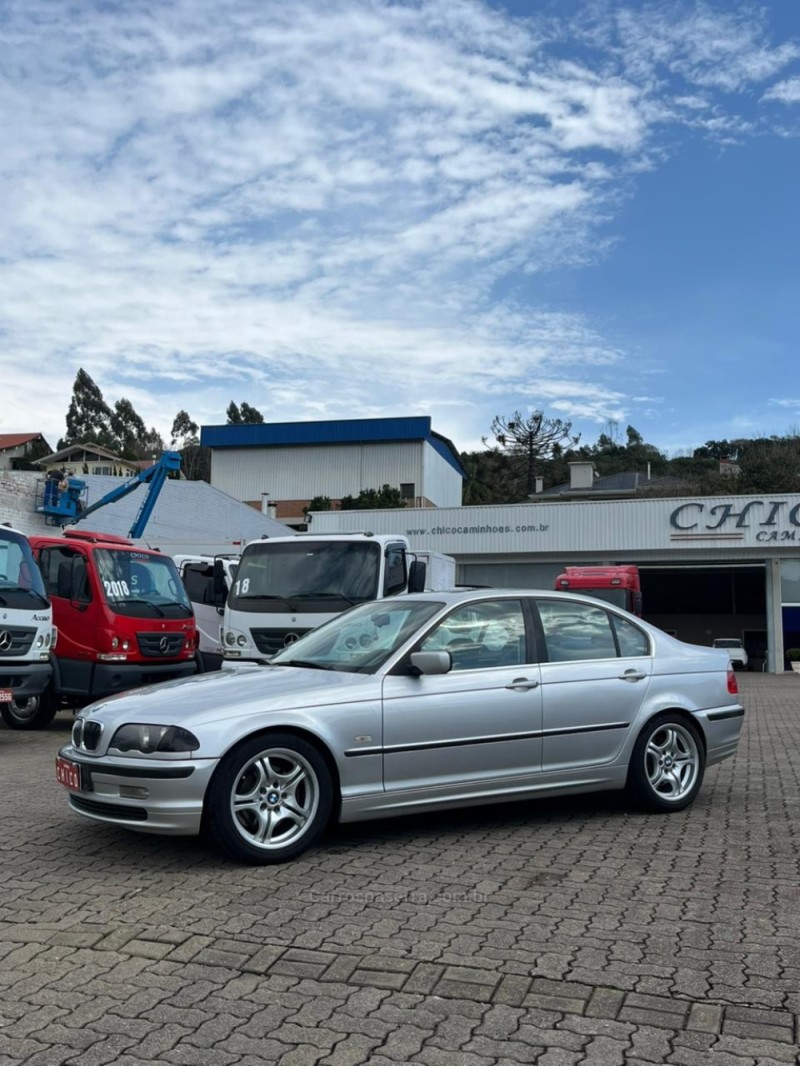 325I 2.5 SEDAN 24V GASOLINA 4P AUTOMÁTICO - 2001 - GARIBALDI