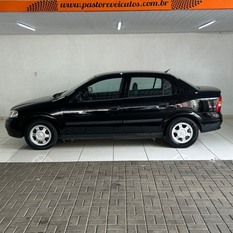 ASTRA 1.8 MPFI GL SEDAN 8V GASOLINA 4P MANUAL - 1999 - VACARIA