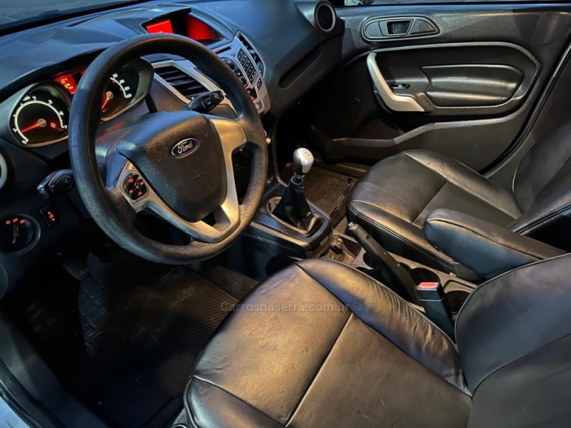 FIESTA 1.6 SE SEDAN 16V FLEX 4P MANUAL - 2012 - CAMPO BOM