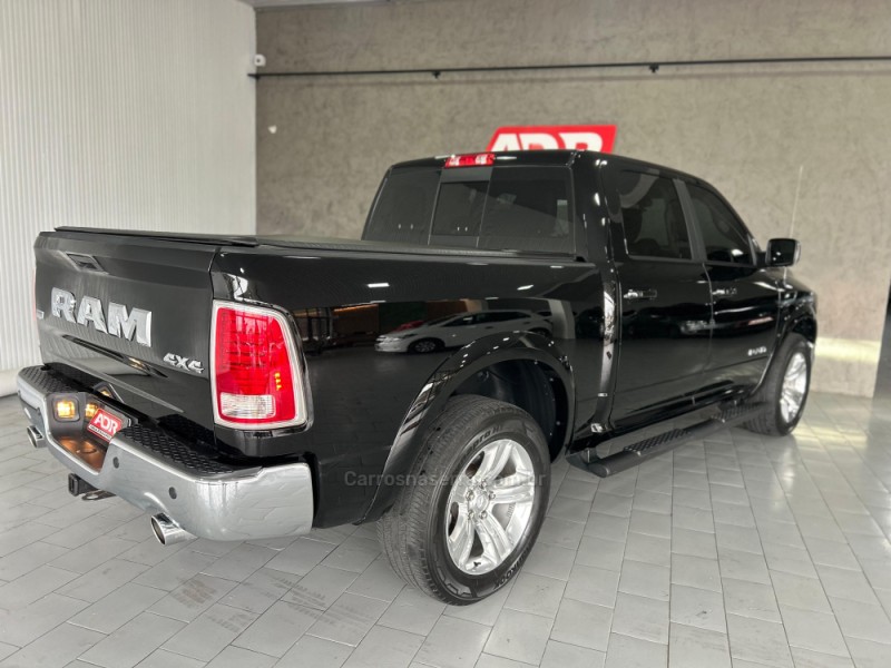 CLASSIC 5.7 LARAMIE V8 HEMI 4P GASOLINA AUTOMÁTICA - 2022 - CAXIAS DO SUL