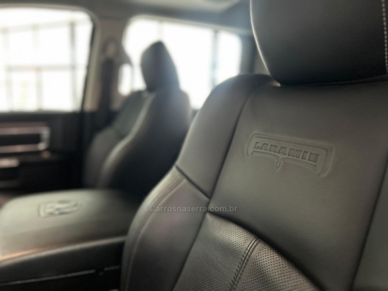 CLASSIC 5.7 LARAMIE V8 HEMI 4P GASOLINA AUTOMÁTICA - 2022 - CAXIAS DO SUL