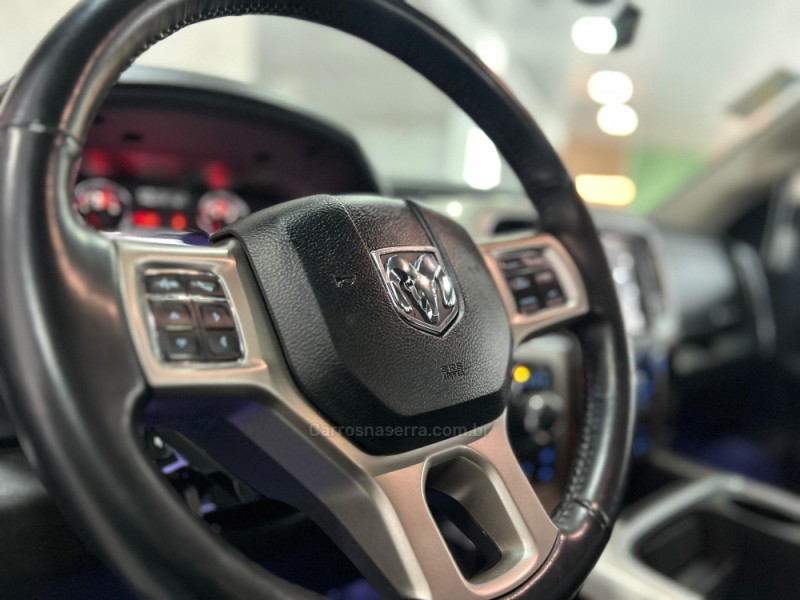 CLASSIC 5.7 LARAMIE V8 HEMI 4P GASOLINA AUTOMÁTICA - 2022 - CAXIAS DO SUL