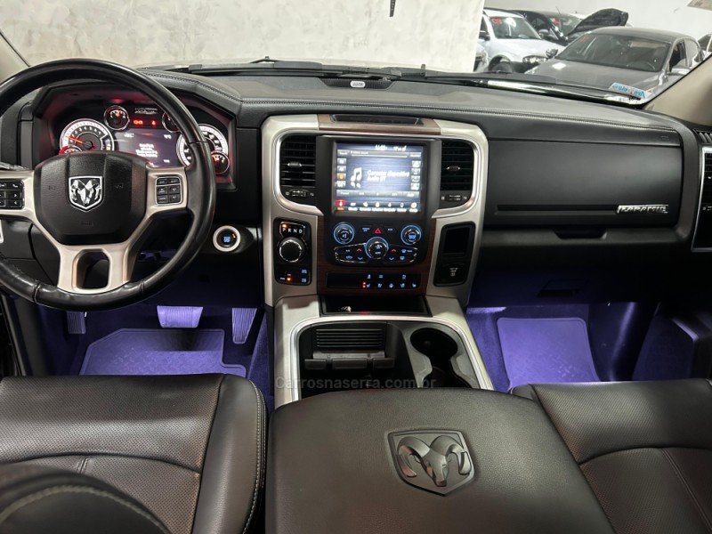 CLASSIC 5.7 LARAMIE V8 HEMI 4P GASOLINA AUTOMÁTICA - 2022 - CAXIAS DO SUL