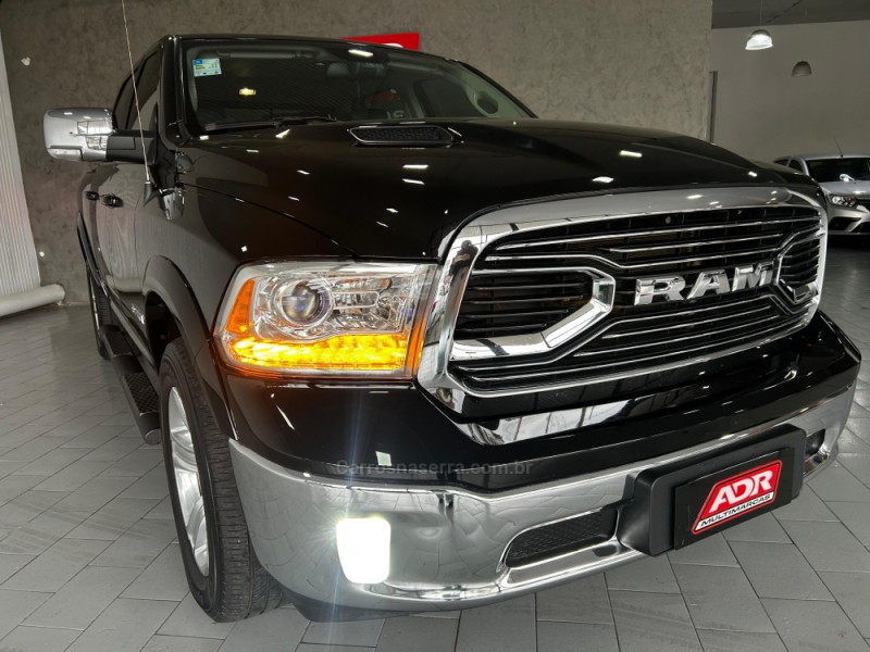 CLASSIC 5.7 LARAMIE V8 HEMI 4P GASOLINA AUTOMÁTICA - 2022 - CAXIAS DO SUL