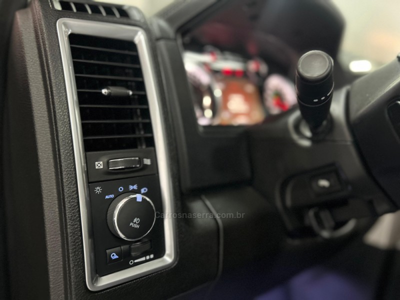 CLASSIC 5.7 LARAMIE V8 HEMI 4P GASOLINA AUTOMÁTICA - 2022 - CAXIAS DO SUL