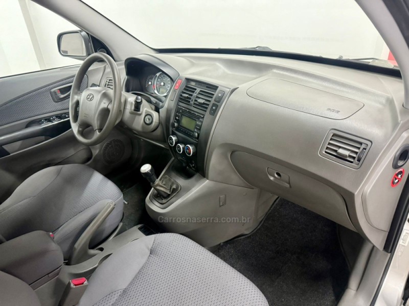 TUCSON 2.0 MPFI GL 16V 142CV 2WD GASOLINA 4P MANUAL - 2012 - CAXIAS DO SUL