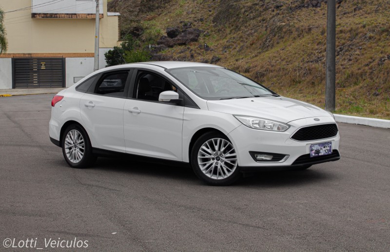 FOCUS 2.0 SE SEDAN 16V FLEX 4P AUTOMÁTICO