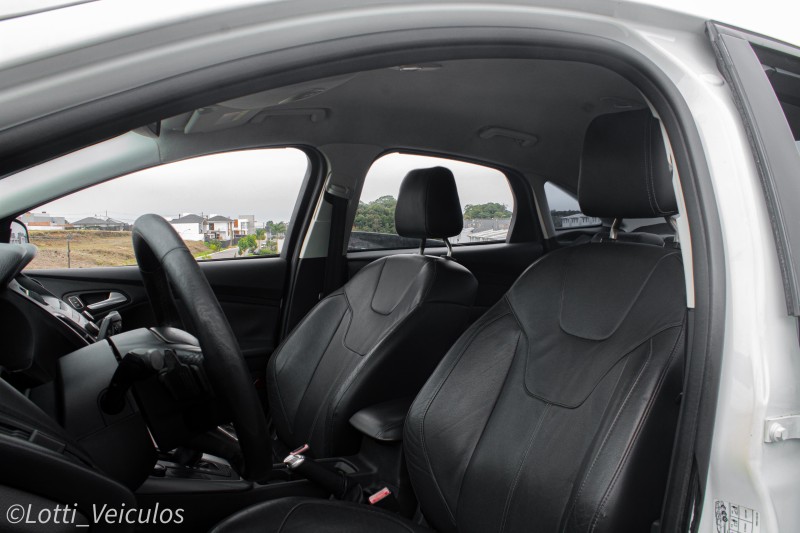 FOCUS 2.0 SE SEDAN 16V FLEX 4P AUTOMÁTICO - 2016 - FARROUPILHA