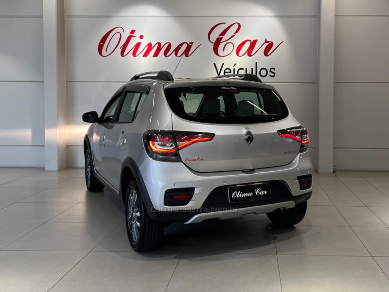 SANDERO 1.6 STEPWAY ICONIC X-TRONIC 16V FLEX 4P AUTOMÁTICO - 2022 - FLORES DA CUNHA