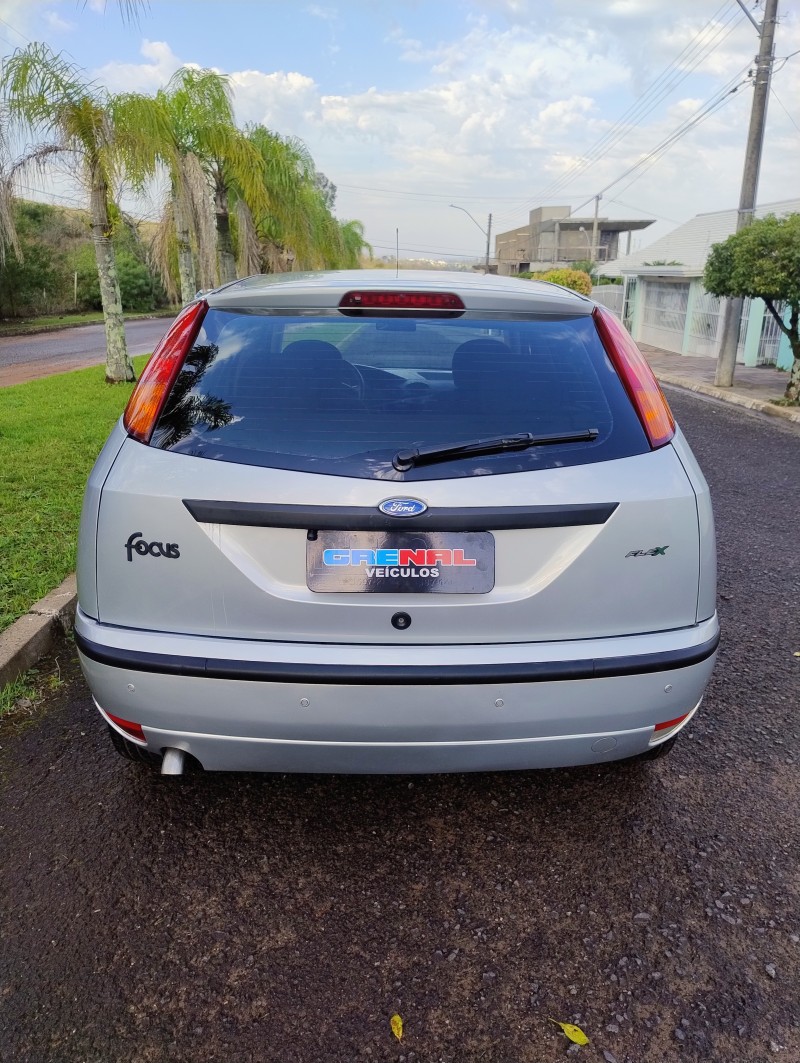FOCUS 1.6 GL 8V FLEX 4P MANUAL - 2009 - CAMPO BOM