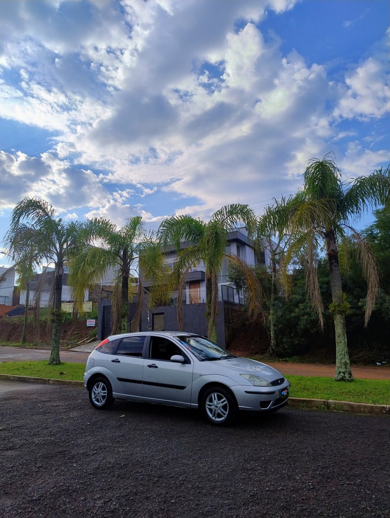 FOCUS 1.6 GL 8V FLEX 4P MANUAL - 2009 - CAMPO BOM