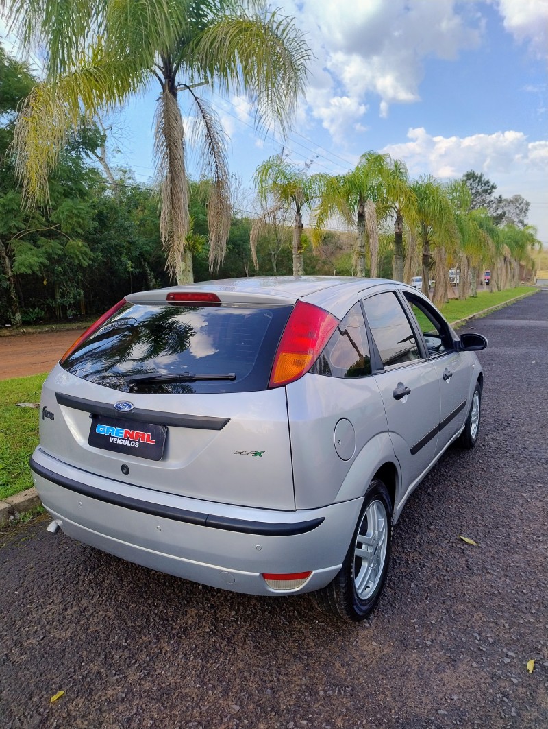 FOCUS 1.6 GL 8V FLEX 4P MANUAL - 2009 - CAMPO BOM