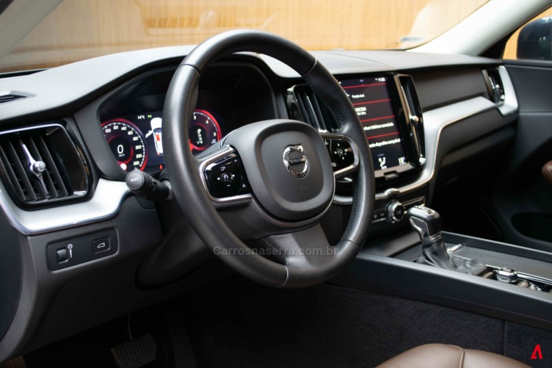 XC60 2.0 D5 MOMENTUM AWD DIESEL 4P AUTOMÁTICO - 2020 - GARIBALDI