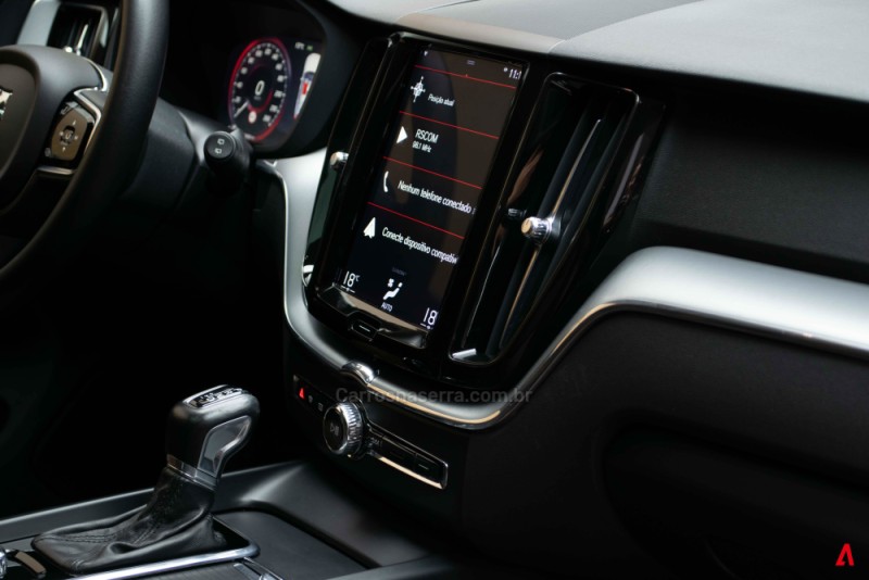 XC60 2.0 D5 MOMENTUM AWD DIESEL 4P AUTOMÁTICO - 2020 - GARIBALDI