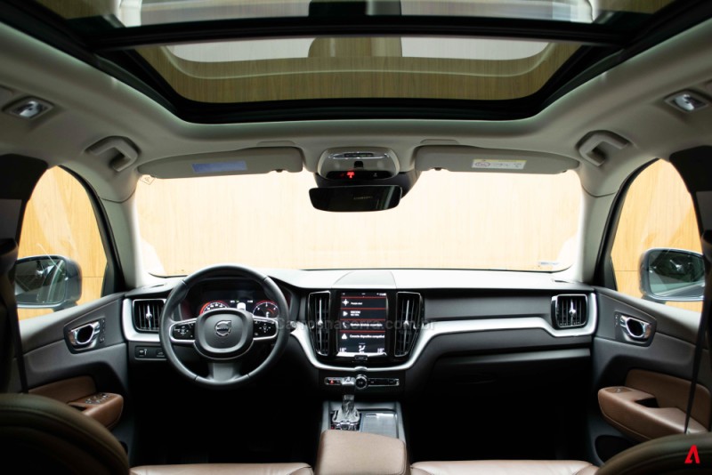 XC60 2.0 D5 MOMENTUM AWD DIESEL 4P AUTOMÁTICO - 2020 - GARIBALDI