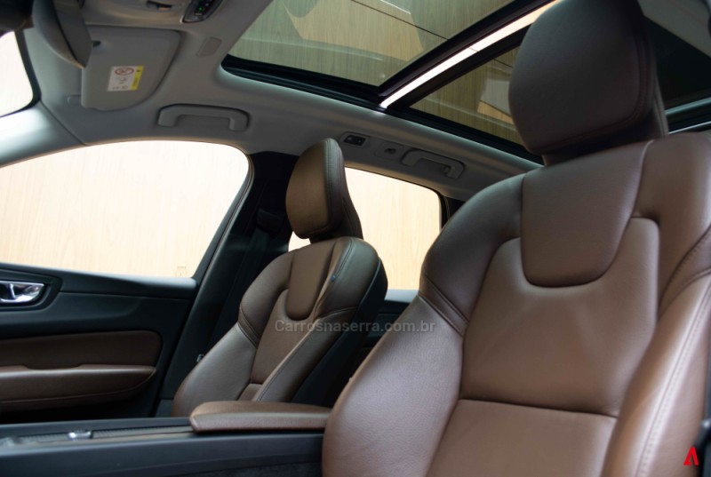XC60 2.0 D5 MOMENTUM AWD DIESEL 4P AUTOMÁTICO - 2020 - GARIBALDI
