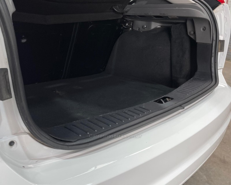 FOCUS 1.6 8V FLEX 4P MANUAL - 2012 - VACARIA