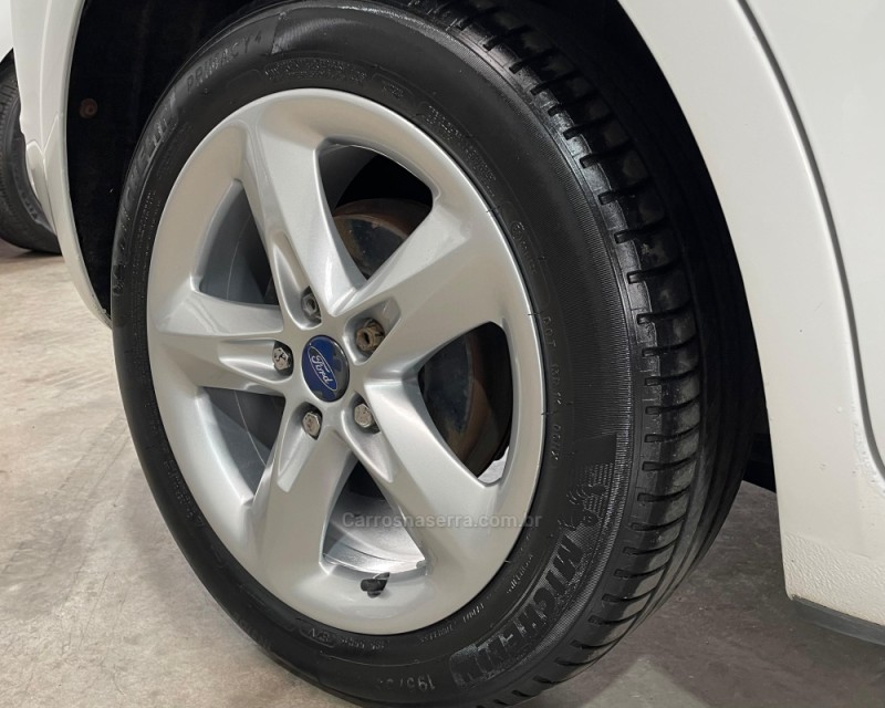 FOCUS 1.6 8V FLEX 4P MANUAL - 2012 - VACARIA