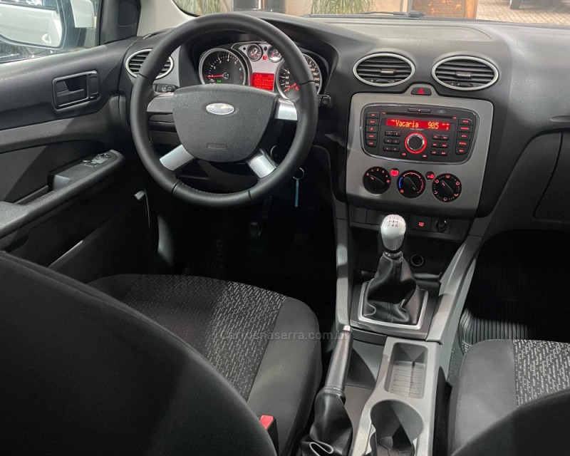 FOCUS 1.6 8V FLEX 4P MANUAL - 2012 - VACARIA