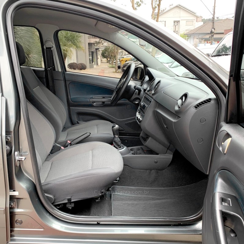 VOYAGE 1.0 MI 8V FLEX 4P MANUAL - 2013 - FLORES DA CUNHA
