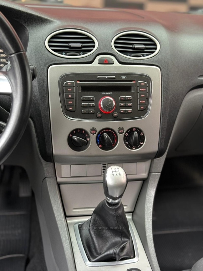 FOCUS 1.6 GLX 16V FLEX 4P MANUAL - 2013 - ESTâNCIA VELHA