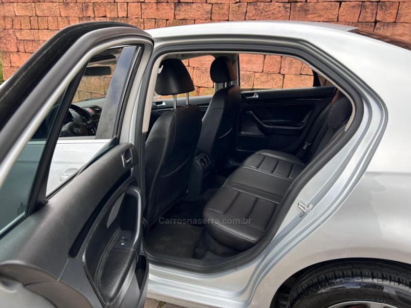 JETTA 2.5 I 20V 170CV GASOLINA 4P TIPTRONIC - 2010 - VENâNCIO AIRES