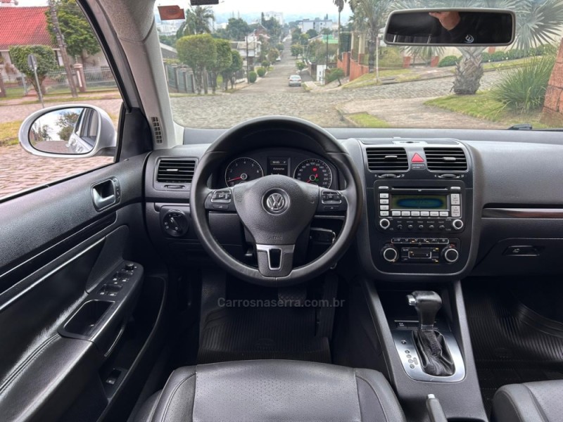 JETTA 2.5 I 20V 170CV GASOLINA 4P TIPTRONIC - 2010 - VENâNCIO AIRES