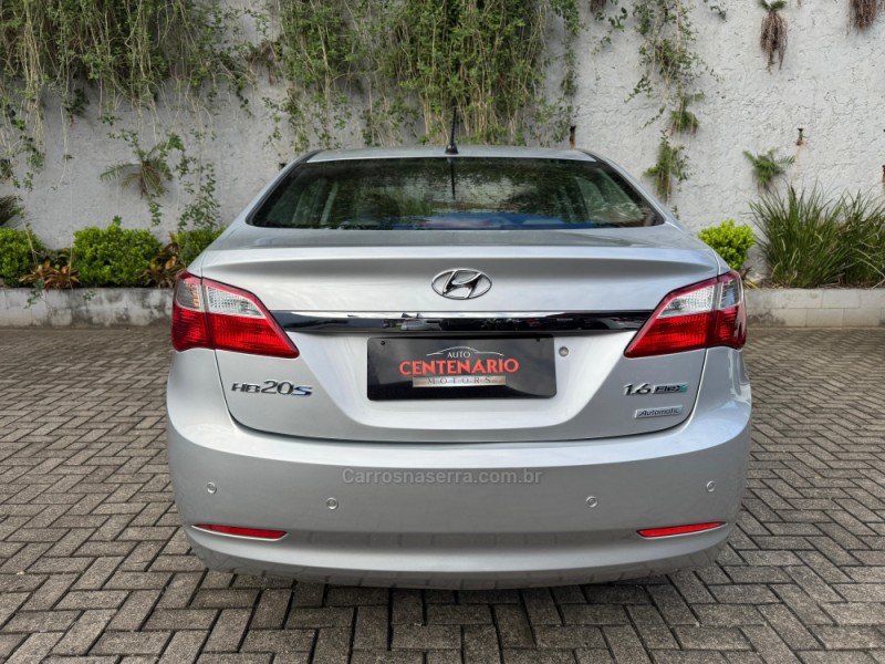 HB20S 1.6 COMFORT PLUS 16V FLEX 4P AUTOMÁTICO - 2015 - SAPIRANGA