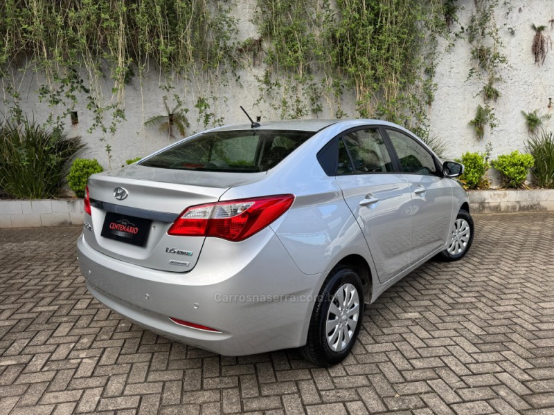 HB20S 1.6 COMFORT PLUS 16V FLEX 4P AUTOMÁTICO - 2015 - SAPIRANGA