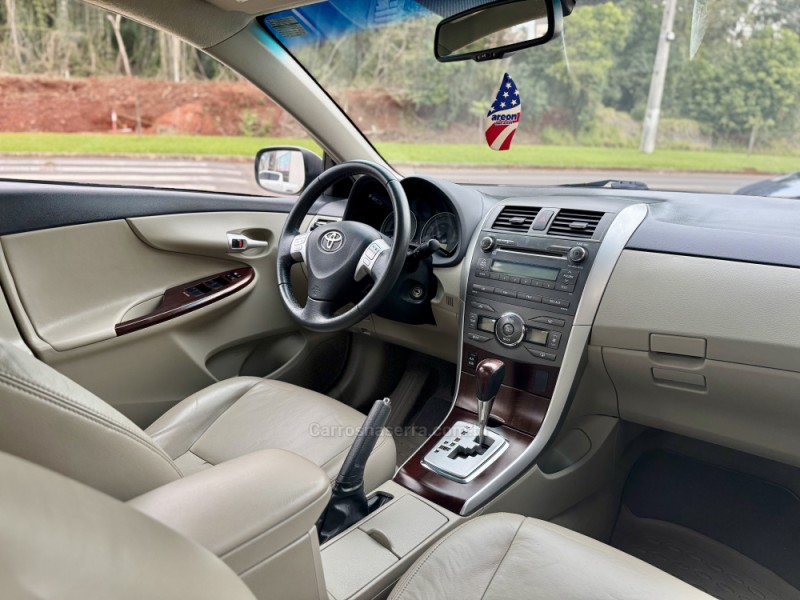 COROLLA 2.0 ALTIS PREMIUM 16V FLEX 4P AUTOMÁTICO - 2013 - LAJEADO