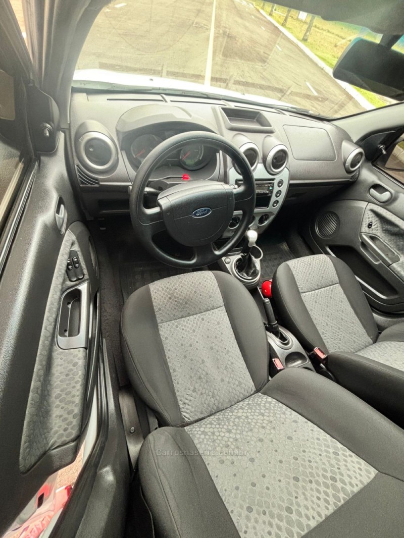 FIESTA 1.6 MPI 8V GASOLINA 4P MANUAL - 2014 - CARLOS BARBOSA