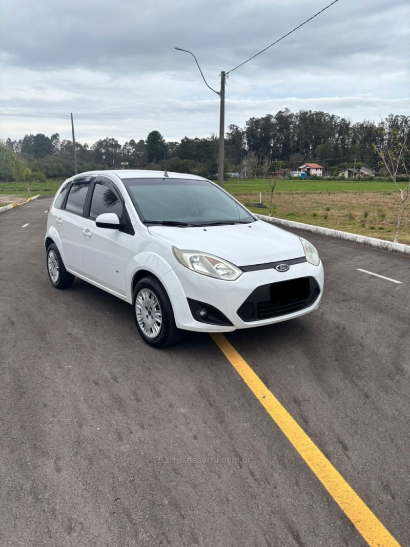 FIESTA 1.6 MPI 8V GASOLINA 4P MANUAL - 2014 - CARLOS BARBOSA