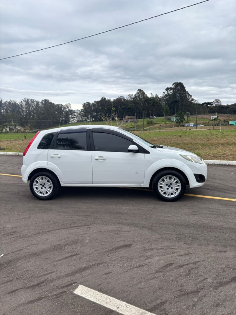 FIESTA 1.6 MPI 8V GASOLINA 4P MANUAL - 2014 - CARLOS BARBOSA
