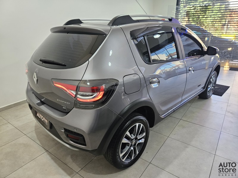 SANDERO 1.6 STEPWAY ICONIC X-TRONIC 16V FLEX 4P AUTOMÁTICO - 2022 - CAXIAS DO SUL