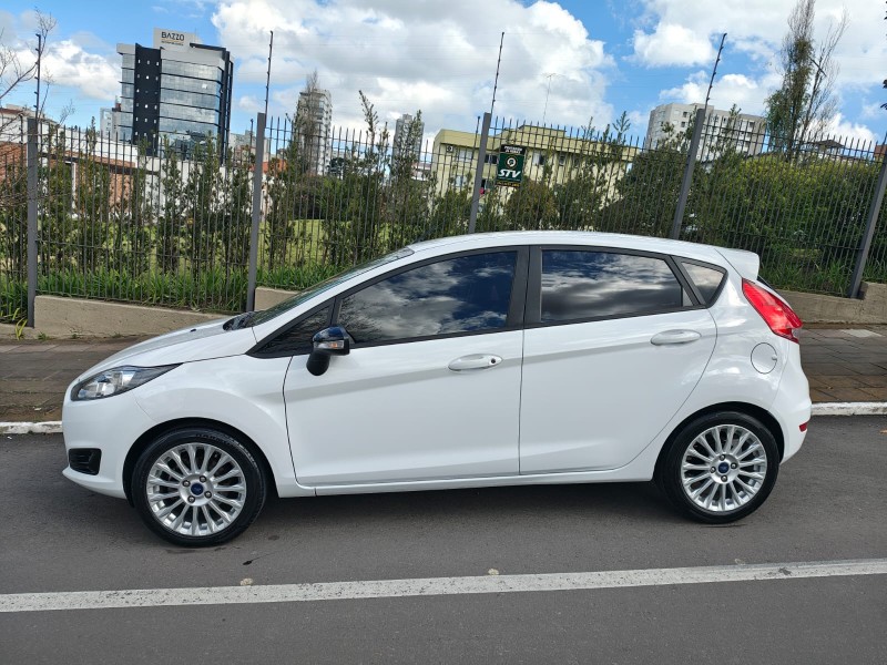 FIESTA 1.6 SE HATCH 16V FLEX 4P MANUAL - 2017 - FARROUPILHA