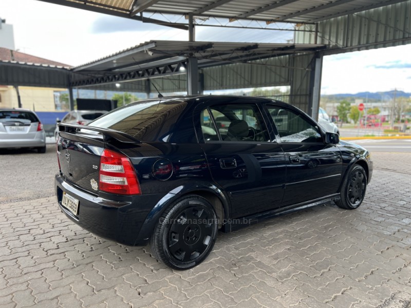ASTRA 2.0 MPFI CD 8V GASOLINA 4P MANUAL - 2004 - BOM PRINCíPIO
