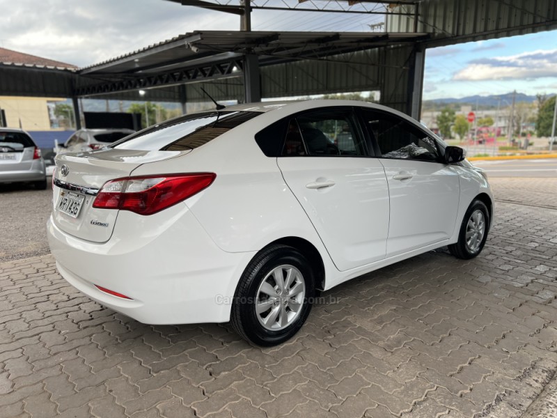 HB20S 1.6 COMFORT STYLE 16V FLEX 4P MANUAL - 2015 - BOM PRINCíPIO