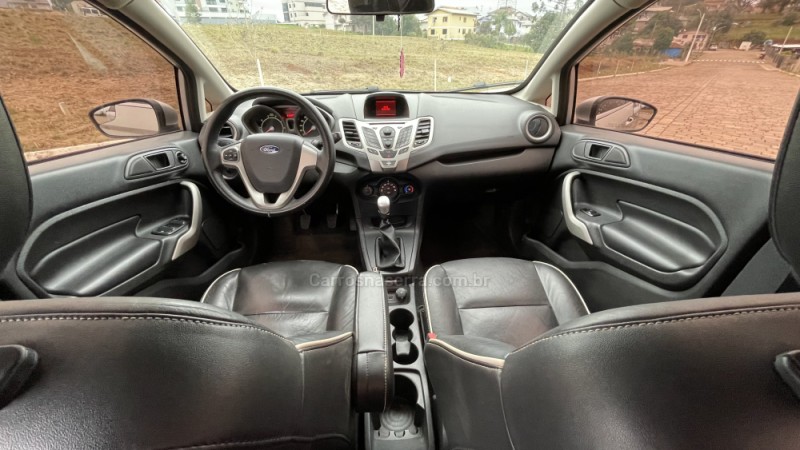 FIESTA 1.6 SE SEDAN 16V FLEX 4P MANUAL - 2012 - VILA FLORES