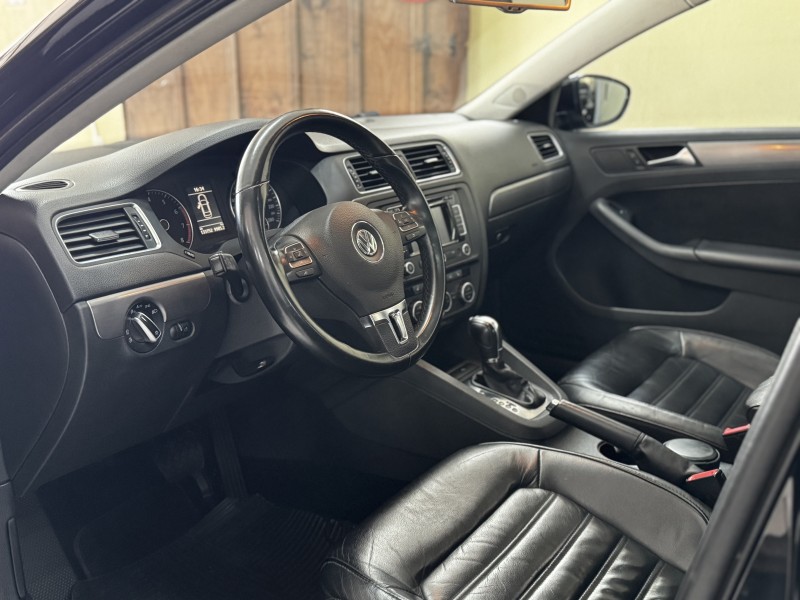 JETTA 2.0 TSI HIGHLINE 211CV GASOLINA 4P TIPTRONIC - 2013 - CAXIAS DO SUL