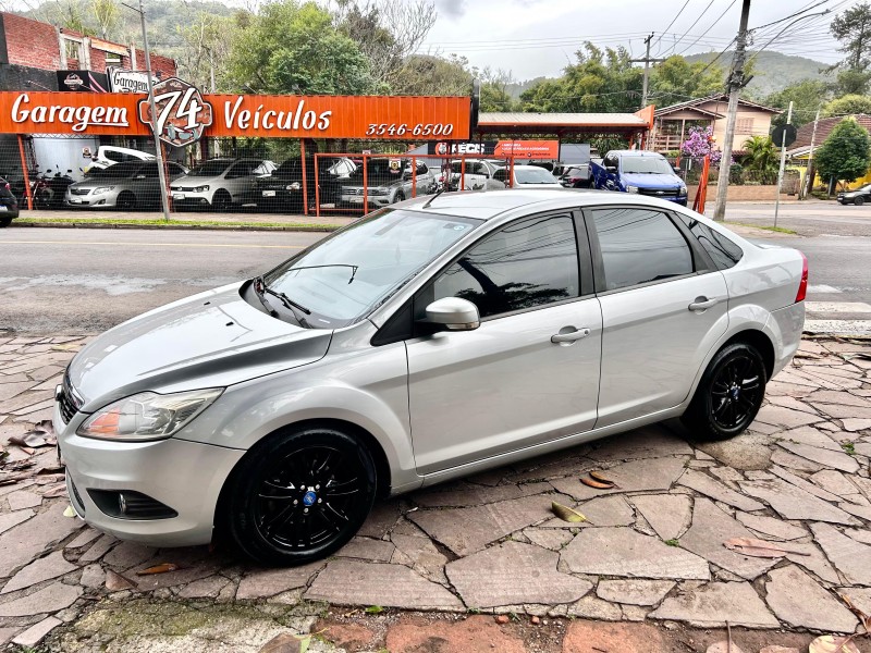 focus 2.0 glx sedan 16v flex 4p automatico 2012 tres coroas